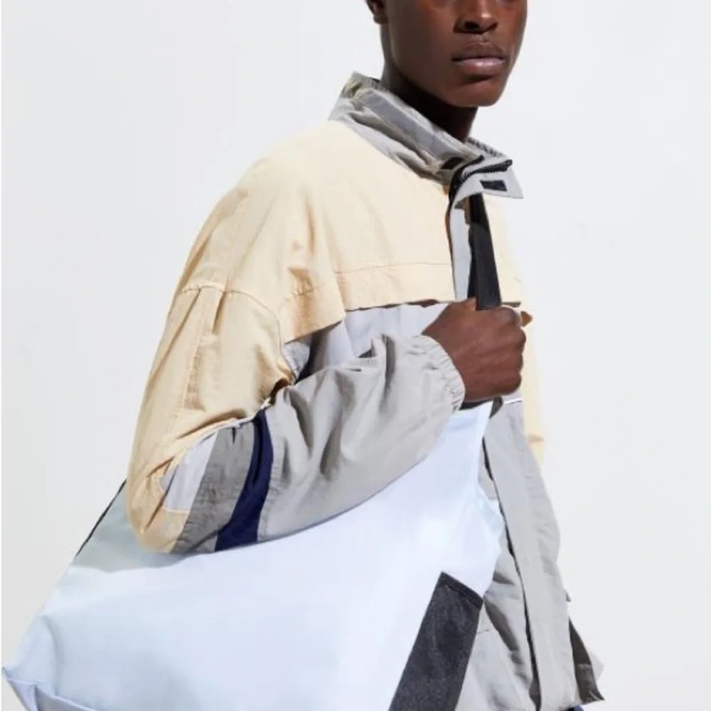 Urban Outfitters messenger style